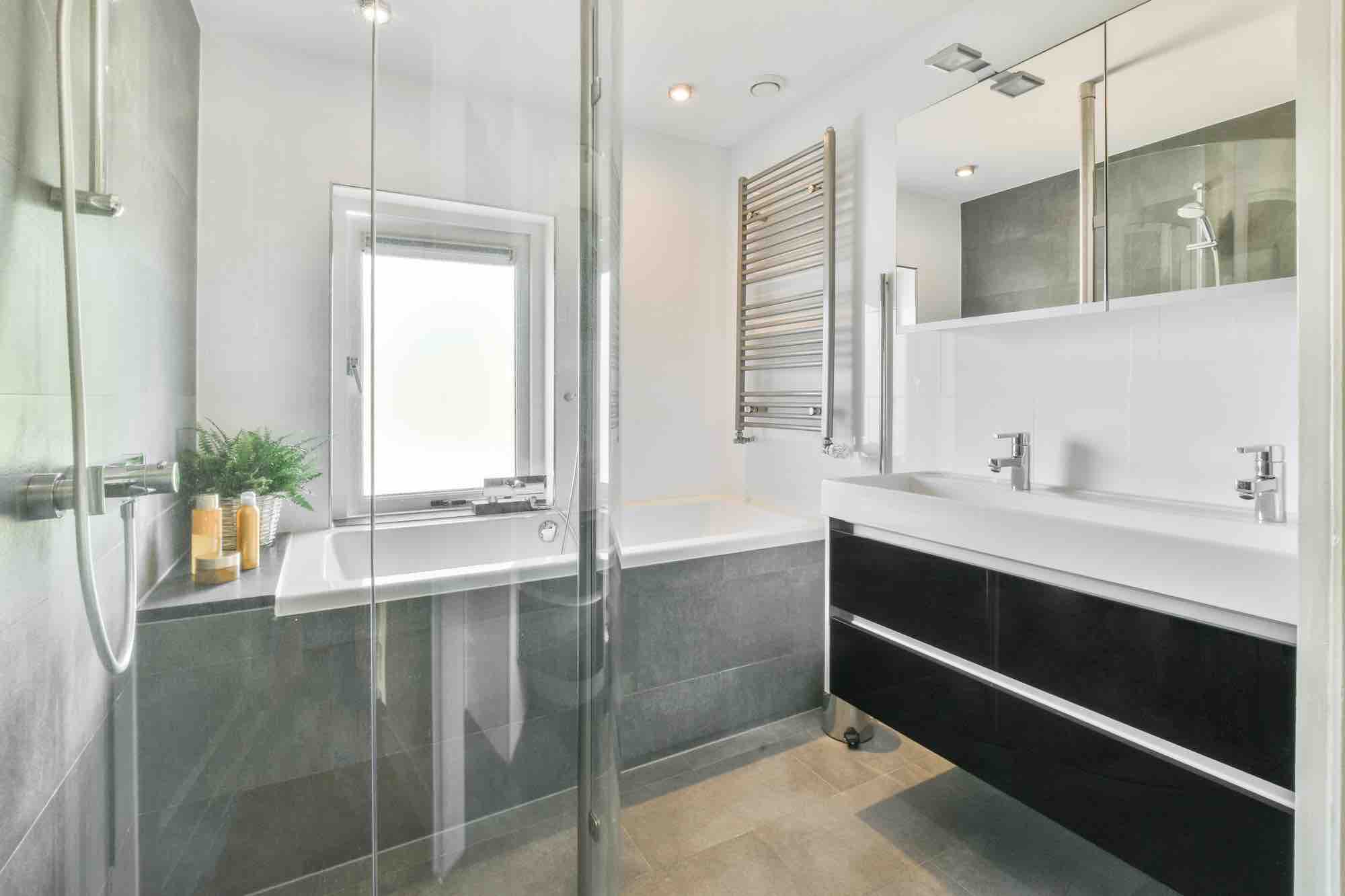 Le prix d’un artisan pour la rénovation travaux salle de bain à Montfort-l’Amaury 78490